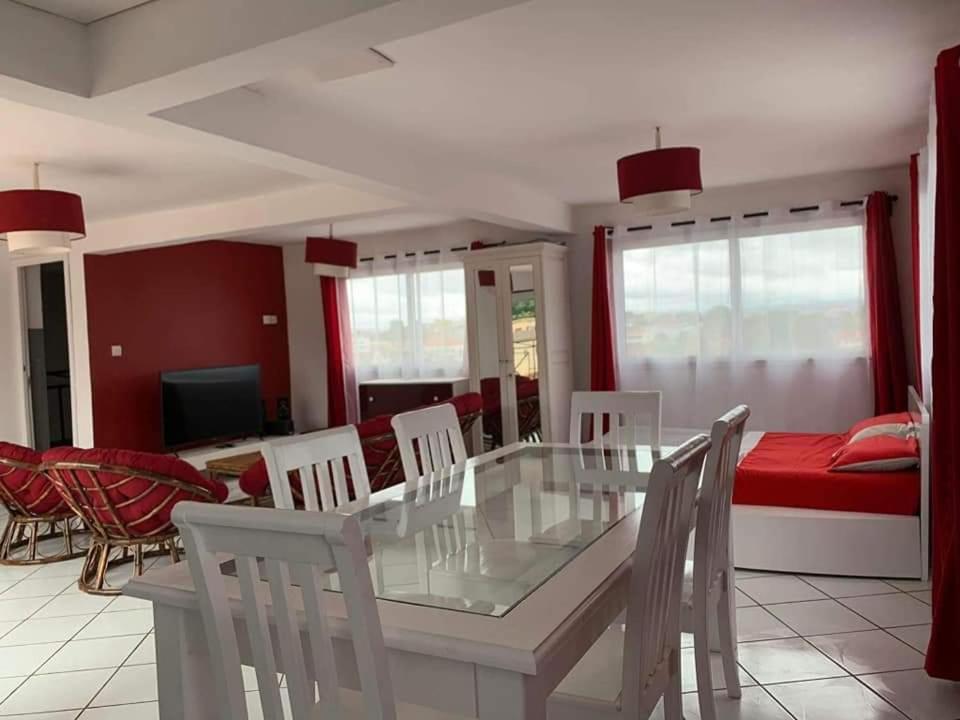 Appartements Andrian Location อันตานานารีโว ภายนอก รูปภาพ